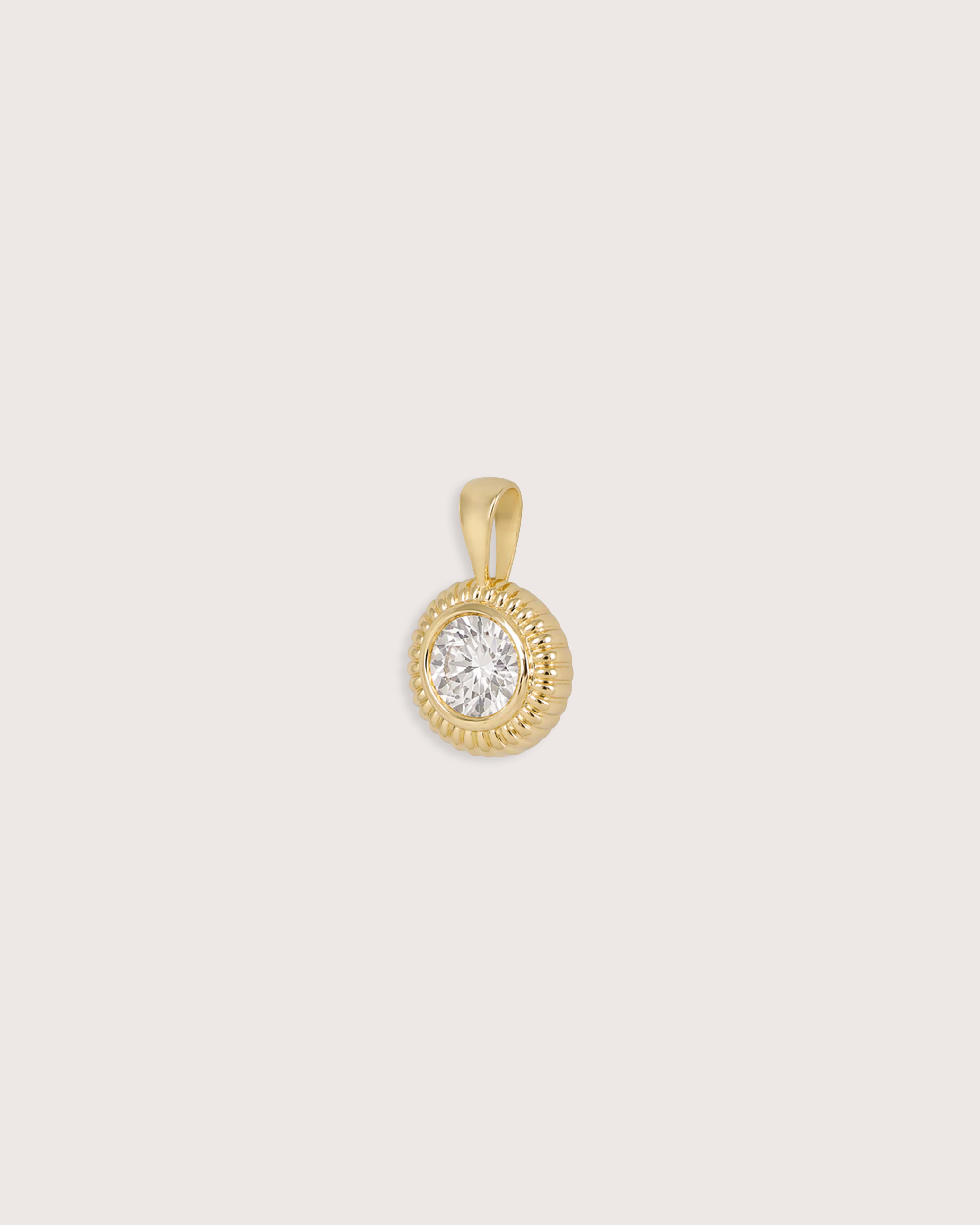 Nora Round Pendant in Diamond