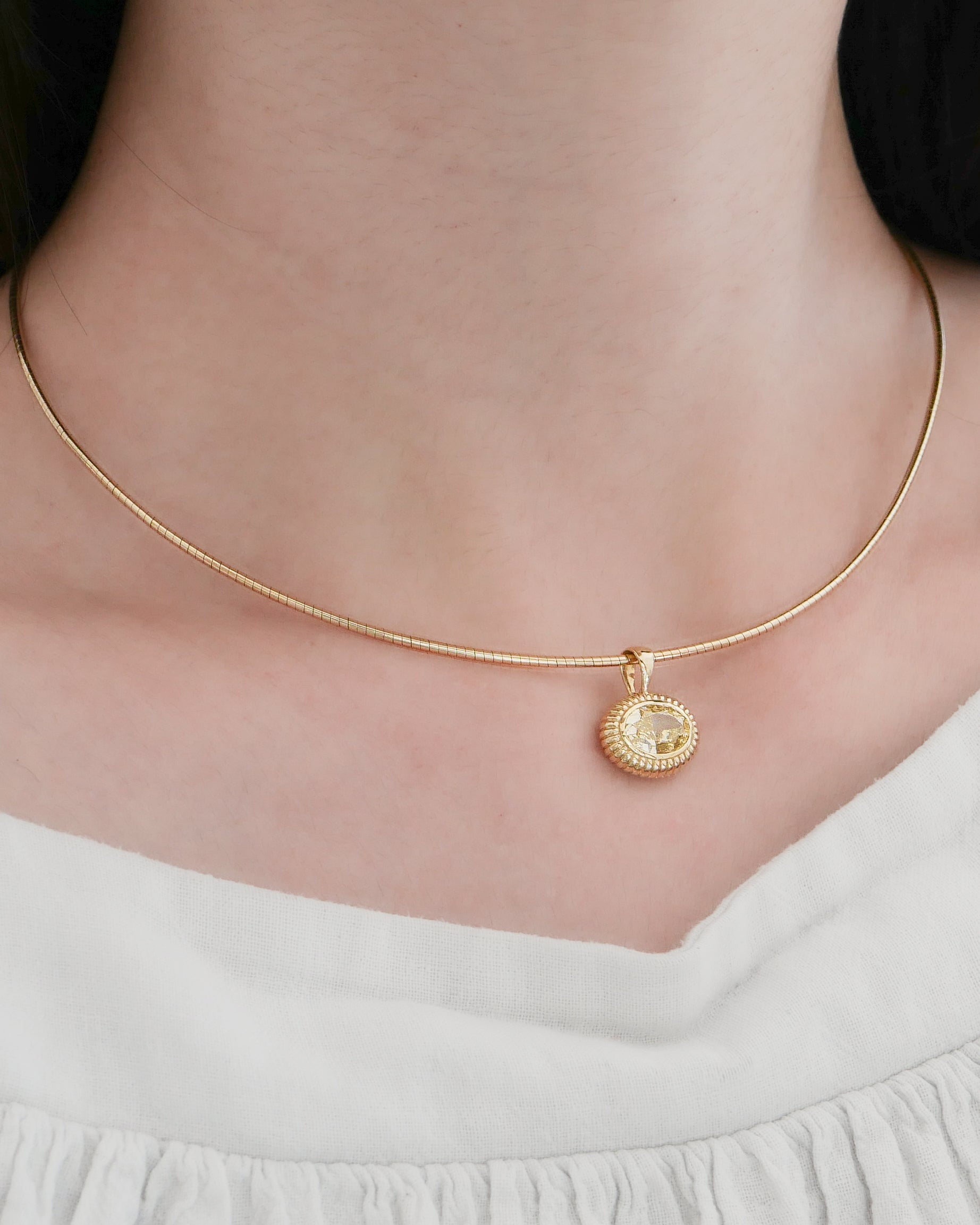 Nora Oval Pendant in Yellow Diamond