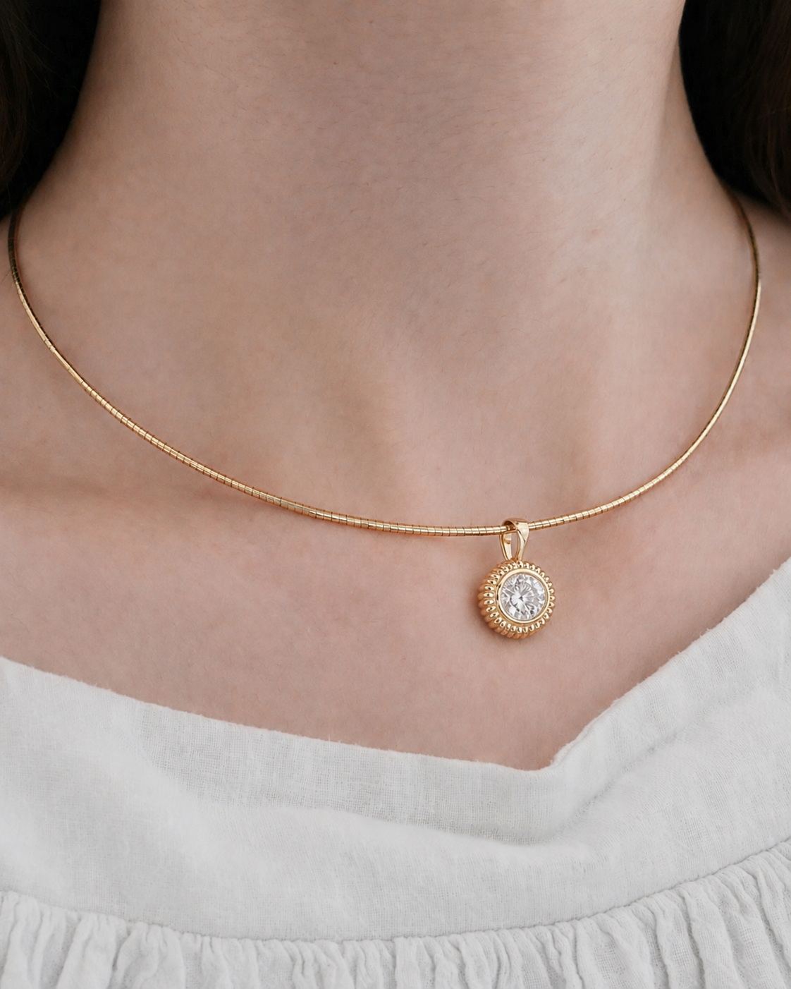 Nora Round Pendant in Diamond