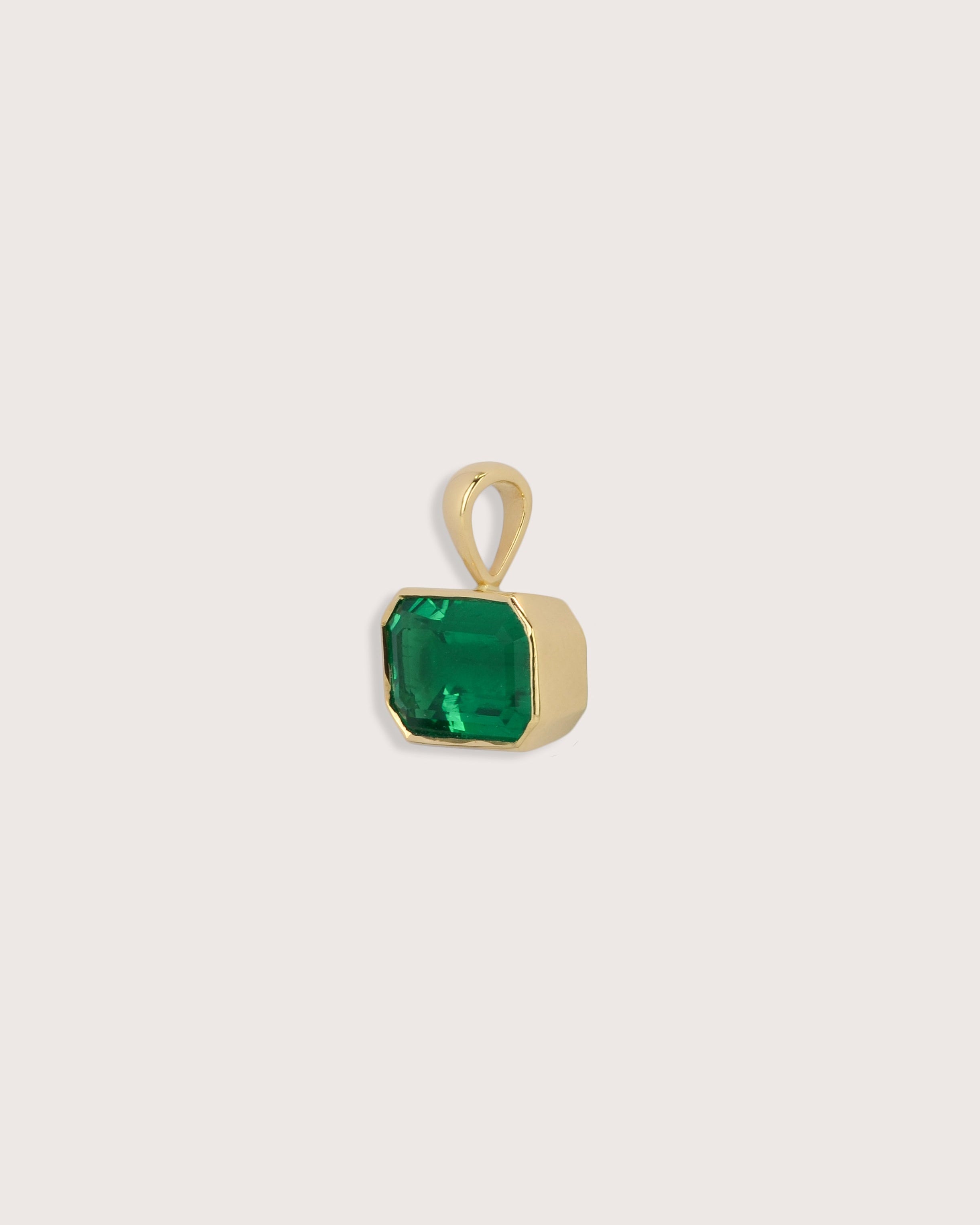 Bezel Pendant in Emerald