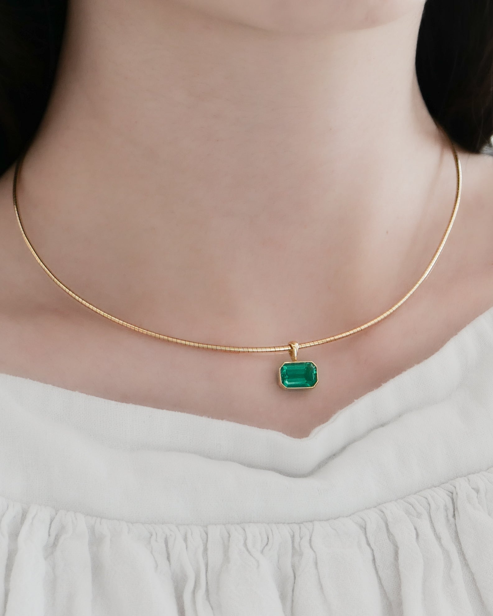 Bezel Pendant in Emerald