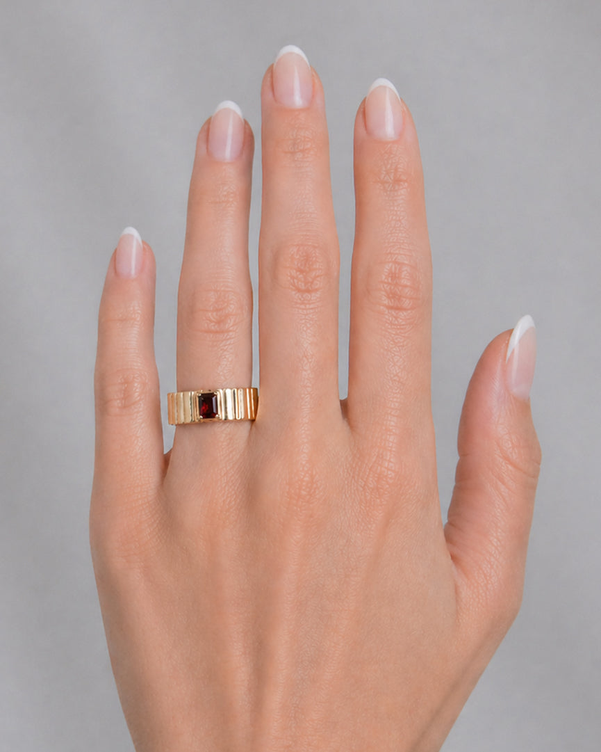 Eden Ribbed Garnet Ring
