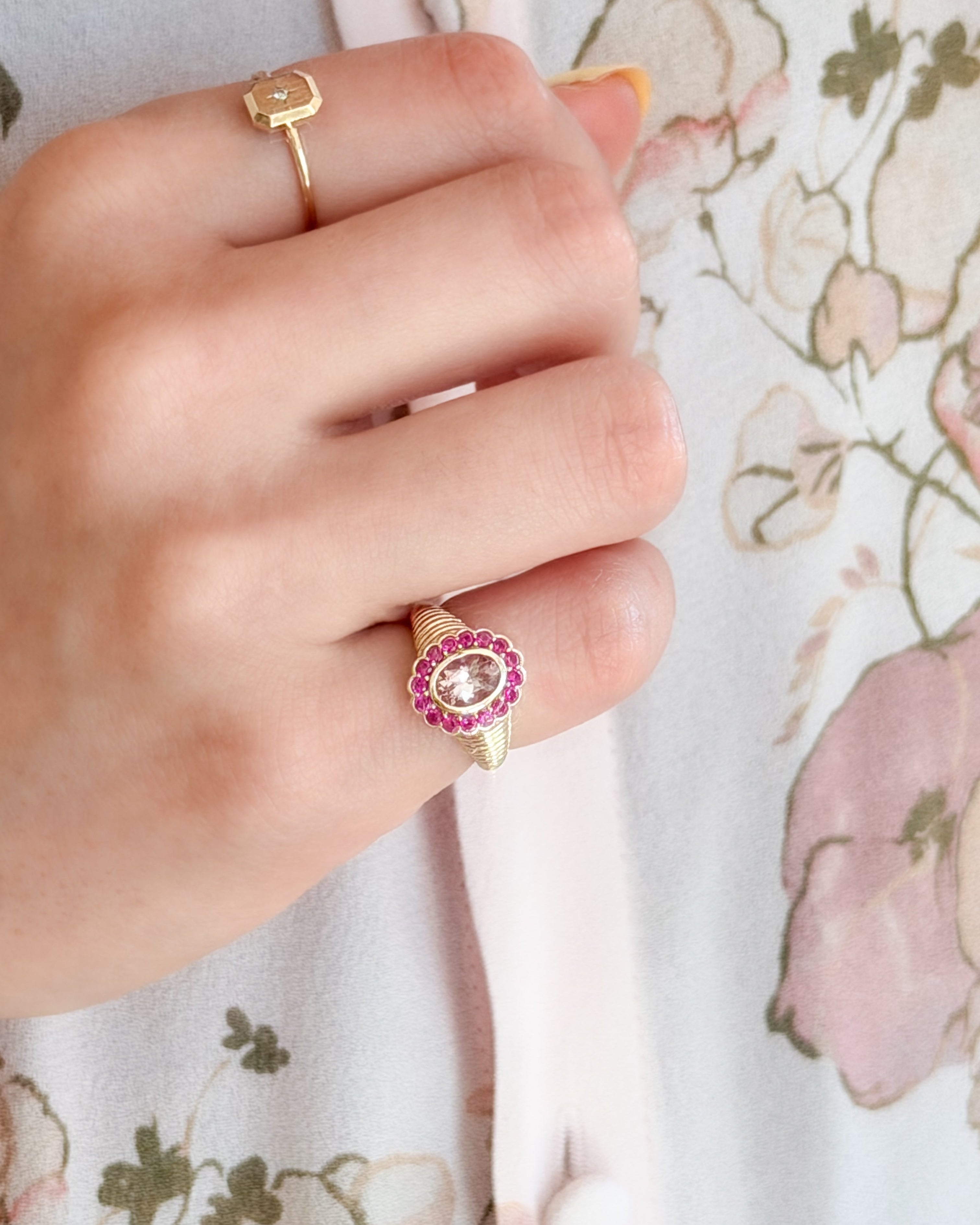 Nora Halo Signet Ring in Morganite